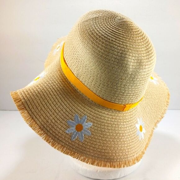 F&F Floppy Rim Banded Straw Like Hat With Daisy Applique Accents. - Picture 4 of 10